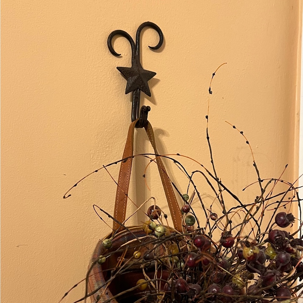 Handcrafted Primitive Stars Decor
Lot (4) For Your Home 🤩 - Picture 9 of 16